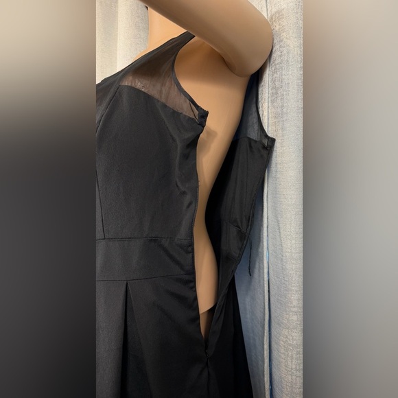 GUESS Los Angeles Black Sheer Mesh Fit & Flare Dress Sz 12 Elegant Cocktail - Picture 5 of 6
